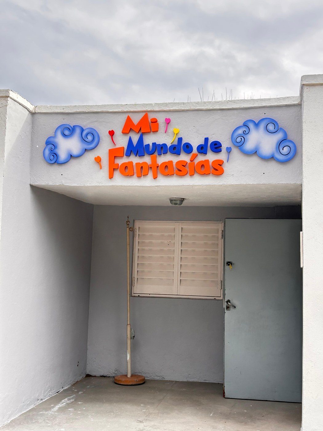 Mi Mundo de Fantasías, letras corpóreas