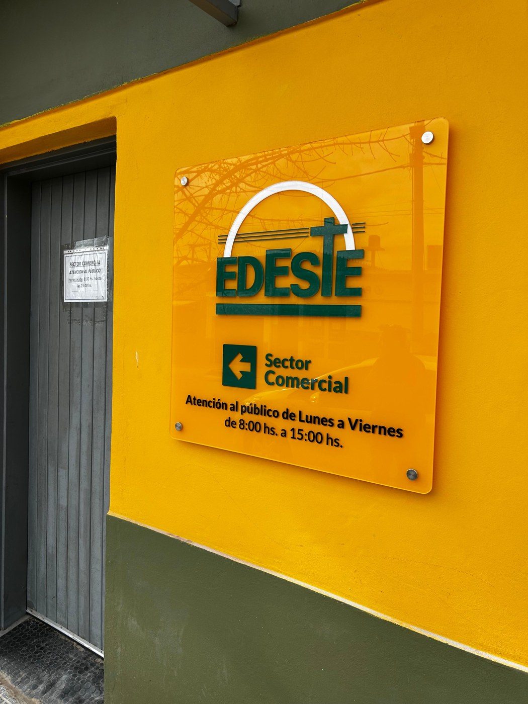 Edeste, carteles