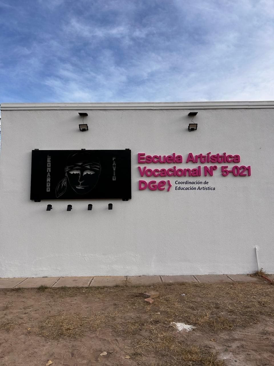 Escuela Artística 5-021, letras corpóreas