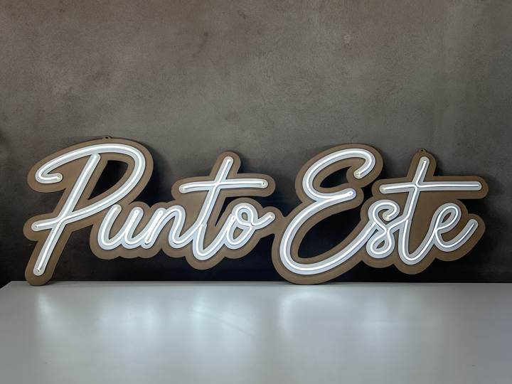 Punto Este, neón
